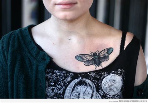 tatuajes para mujeres en el pecho|Tatuajes para mujeres en el PECHO: 30 diseños ATREVIDOS y。